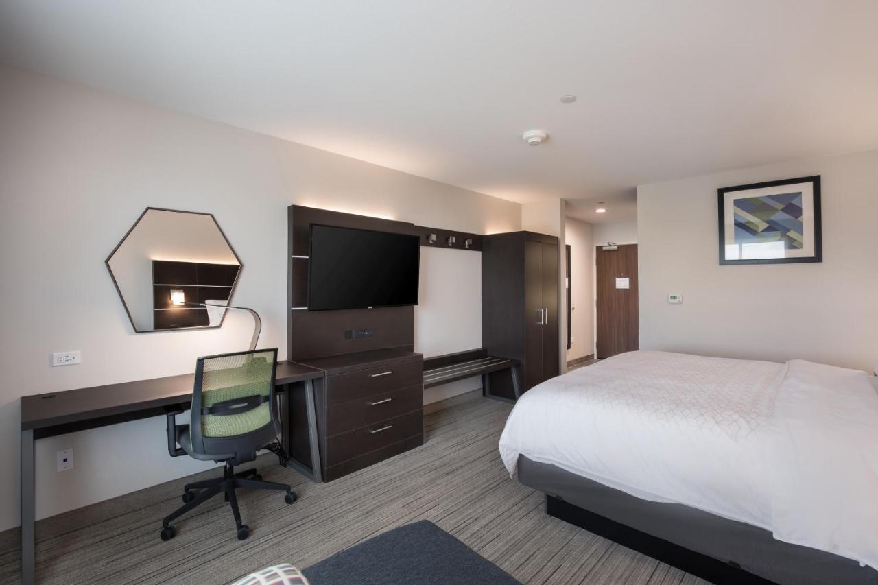 Holiday Inn Express & Suites Chicago - Hoffman Estates By Ihg Экстерьер фото