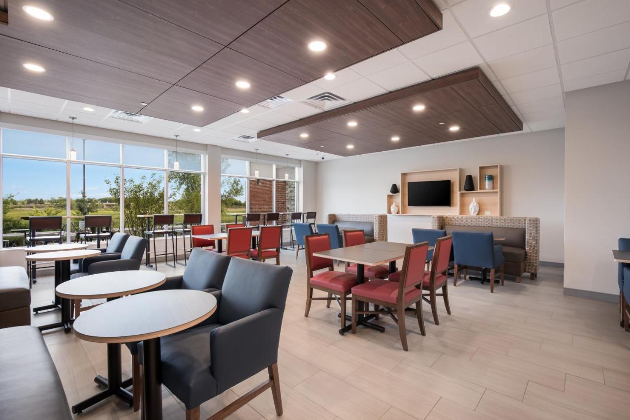 Holiday Inn Express & Suites Chicago - Hoffman Estates By Ihg Экстерьер фото