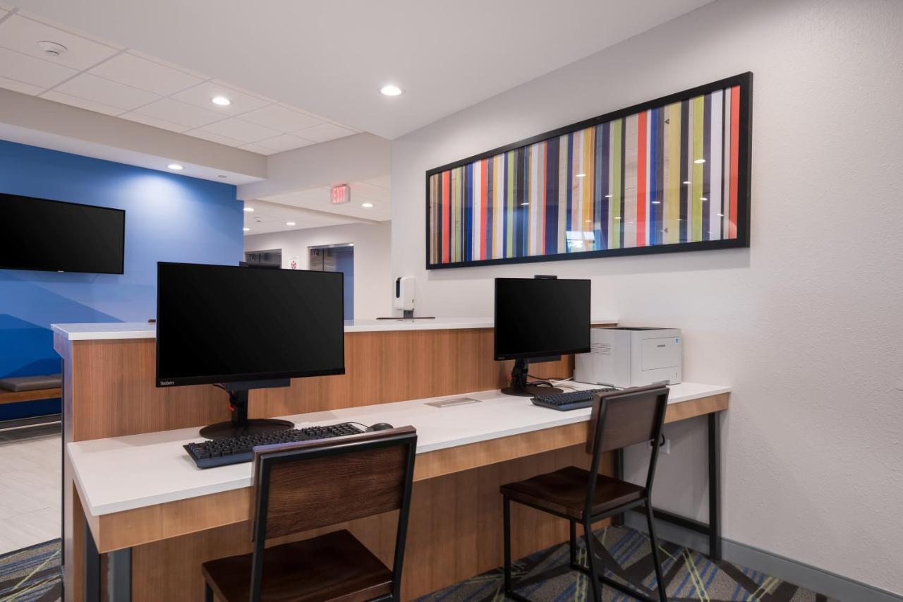 Holiday Inn Express & Suites Chicago - Hoffman Estates By Ihg Экстерьер фото