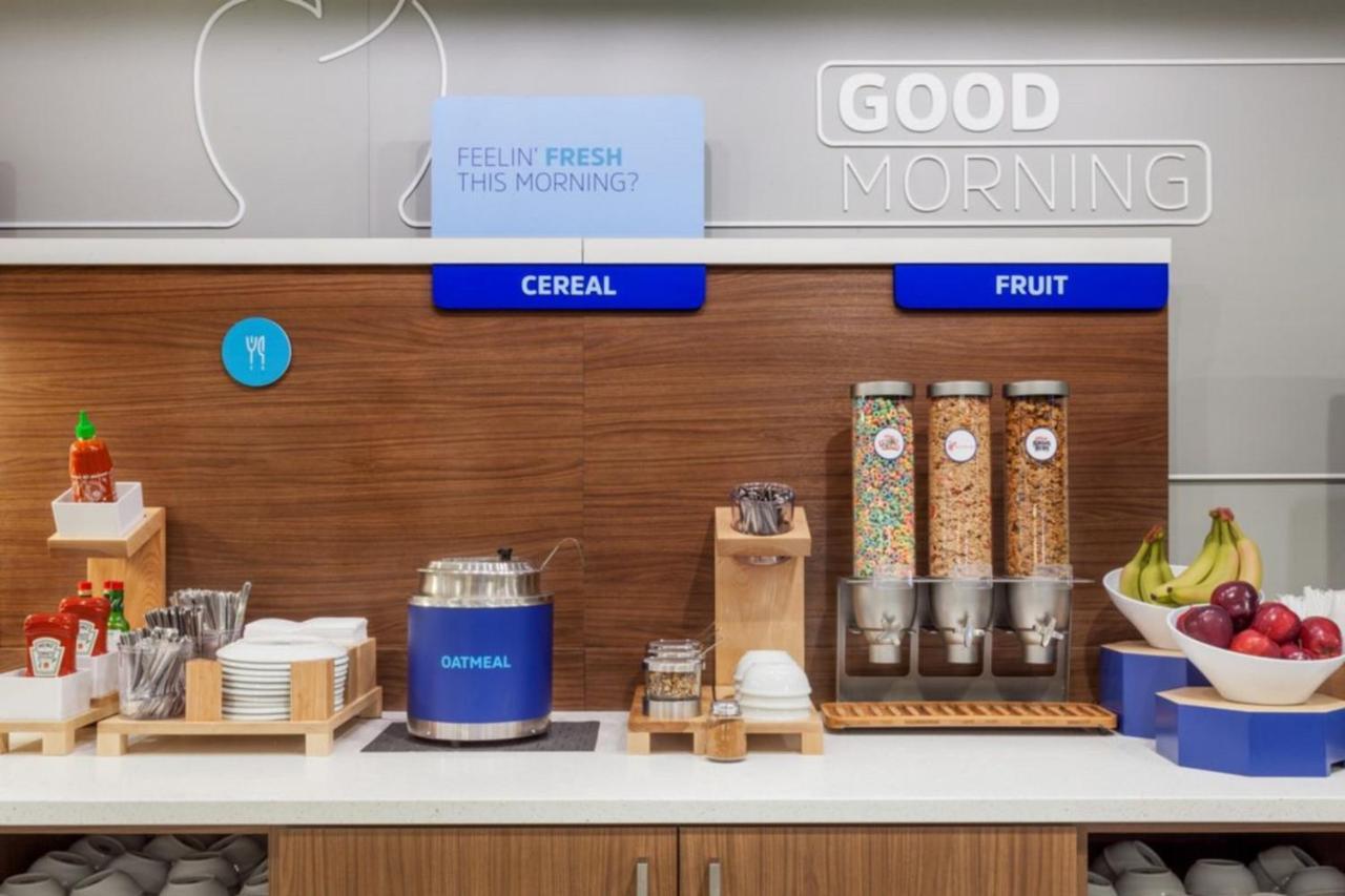 Holiday Inn Express & Suites Chicago - Hoffman Estates By Ihg Экстерьер фото